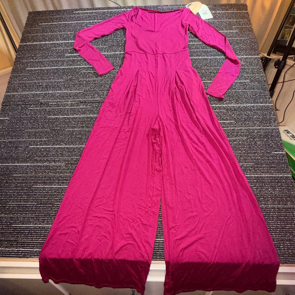 Blogilates Cascade V Neck Jumpsuit Women XS Burgundy NEW Wide Leg‎ Thumbhole